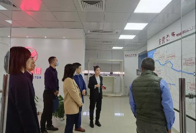 深圳市龙岗区服务专精特新中小企业“战训队”莅临2025新澳门免费原料网调研指导工作